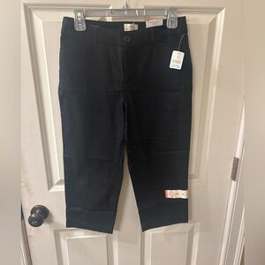 NWT Women’s St. John’s Bay Black Cropped Pants Size 4